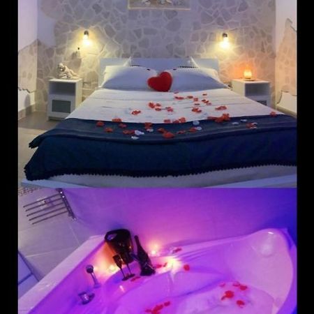 V&M Suite Con Jacuzzi Остуні Екстер'єр фото