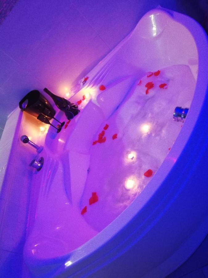 V&M Suite Con Jacuzzi Остуні Екстер'єр фото