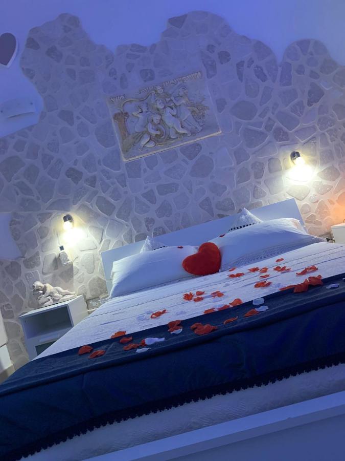 V&M Suite Con Jacuzzi Остуні Екстер'єр фото