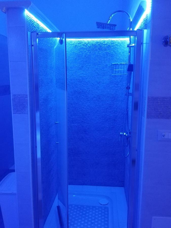 V&M Suite Con Jacuzzi Остуні Екстер'єр фото